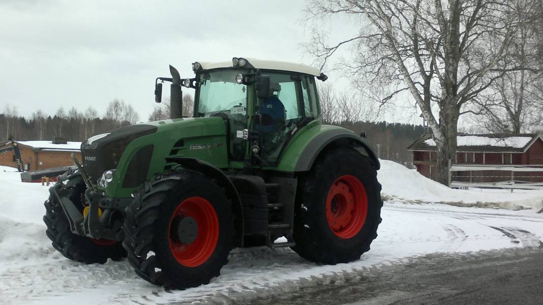 Fendt 930
Fendt 930..
Avainsanat: 930