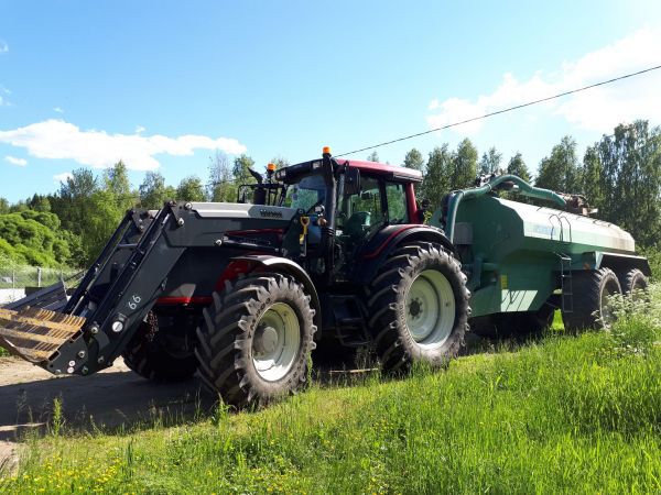 Valtra T191
Paskaa peltoon 
Avainsanat: T191