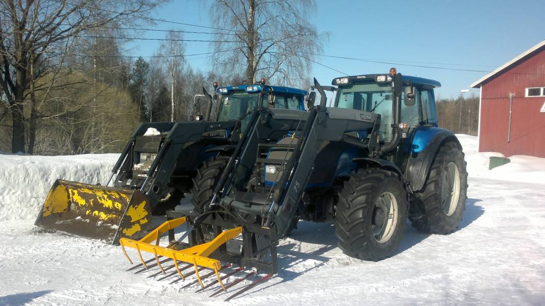 Valtra T190, Valtra T160
Täällä vielä on täysi talvi, lunta riittää! Voisi se kevät kohta tulla! 
Avainsanat: T190