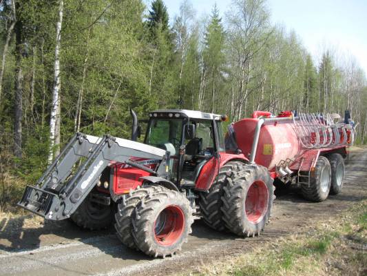 Massey Ferguson 6465
Kevät 2010 Massikka ja livakka 14m3
Avainsanat: 6465