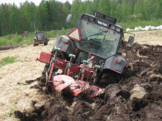 Valtra 6400
Kevät kyntöä 2010 Koneena vallu 6400
Avainsanat: 6400