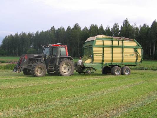 Valtra 6400 Krone 40GL
Kesä 2006 Vallu ja Krone 
Avainsanat: 6400