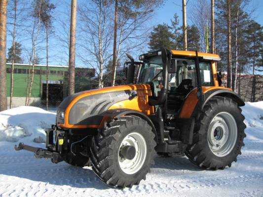 Valtra T202 Direct
Talvi 2010 Valtra T202 Direct Oli muuten aika laiska kone Tyhjänä jo hyyty ihan pieneen mäkeen. Muuten oli ihan hyvä..  
Avainsanat: T202