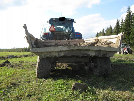 Valtra T160
Syksy 2009 Vallu ja tuhtin kärri.. 
Avainsanat: T160