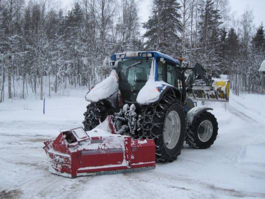 Valtra T160 
Talvi 2010 Vallu T160 Lunta on tullu täällä päin todella vähän tänä talvena.. Mutta vielä sitä ehtii tulla..  
Avainsanat: T160