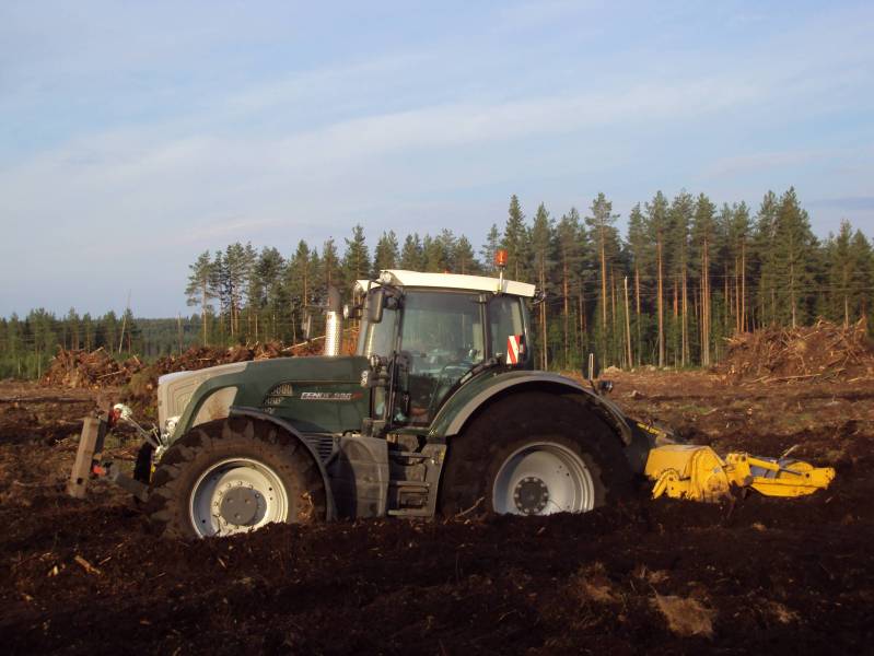 Fendt 936
kesä 2010 fendt kiinni 
Avainsanat: 936