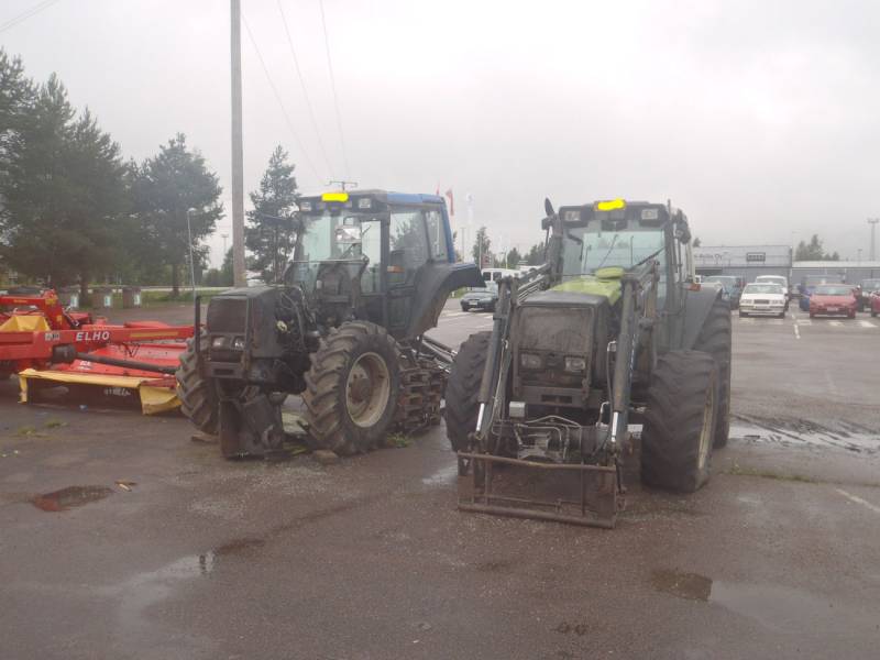 Vallut
Kesä 2011  Oli niin hienot koneet  niin piti kuva ottaa.. 
Avainsanat: Vallu