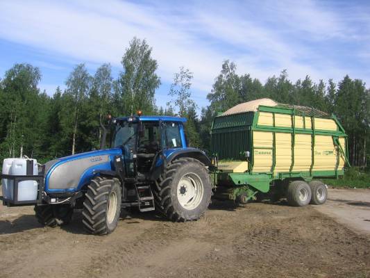 Valtra T160 Krone GL40
Kesä 2008 ja rehun ajo koneet 
Avainsanat: T160