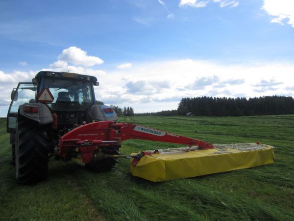 Kesä 2014
Valtra T160 Pöttinger 442
Avainsanat: T160