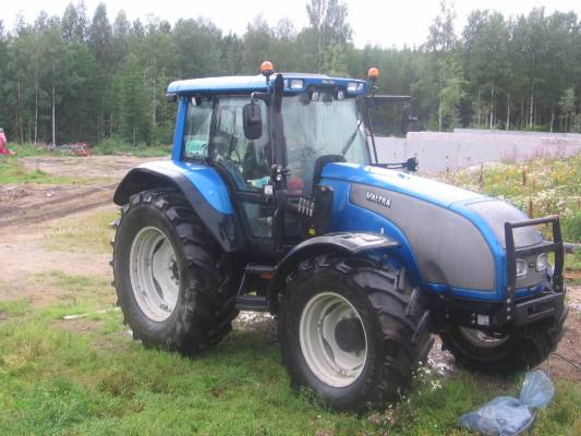 Valtra T160
kesä 2008 valtra T160 pika pesun jälkeen 
Avainsanat: T160