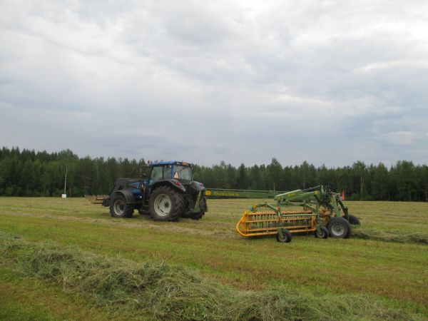 Kesä 2014 Karhotin testiä..
Valtra T160 Elho 750
Avainsanat: Elho