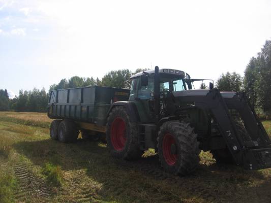 Fendt 820 
Fendt 820 ja vilja kuorma 
Avainsanat: 820