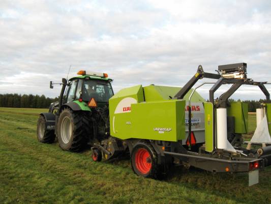 Deutsi ja Claas
Deutsi 130 ja Claas 355
Avainsanat: Claas