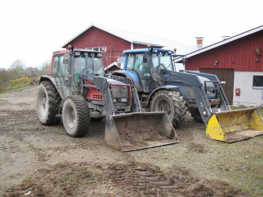 Valtra 6400 ja Valtra T160
Syksy 2008 Vallut pihassa 
Avainsanat: 6400