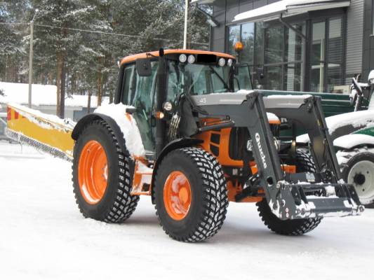 John Deere 6430
Talvi 2009 jontikka 6430.  Ei taida joka päivä tämän värinen jontikka tulla vastaan.. 
Avainsanat: 6430