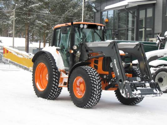 John Deere 6430
Talvi 2009 jontikka 6430.  Ei taida joka päivä tämän värinen jontikka tulla vastaan.. 
Avainsanat: 6430