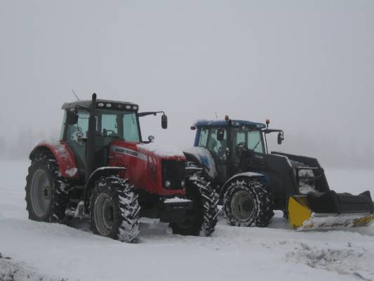 Massey ferguson 6485 ja Valtra T160
Talvi 2009 massikka ja vallu 
Avainsanat: 6485