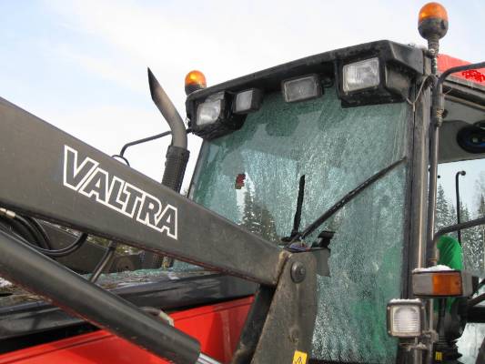 valtra 6400
Oli vähän vallu etu Lasi ottanu osumaa.. talvella 2009 
Avainsanat: 6400