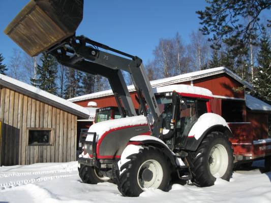 Valtra T151h
Valtra T151h Odottaa kevättä Talvella 2009.
Avainsanat: T151