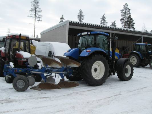 Voorti ja ööverrunmin aurat 
Oli aika outo ydistelmä.. tuon mallin kyntö aurat on vaarmaan tarkottu eteen... Talvella 2009  
Avainsanat: Voorti