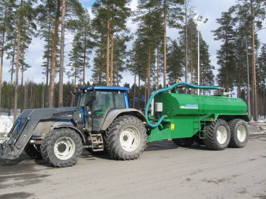 Valtra T160 ja Agronic 17m3
Vallu ja agronic talvella 2009
Avainsanat: T160