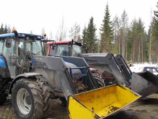 Valtra T160 ja Valtra T151
Kevät talvi 2009 Vallut t160 ja T151
Avainsanat: T151h