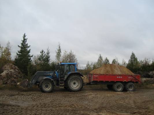 Syksy 2009 Vallu ja junkkari 
 Valtra T160 ja Junkkari J15
Avainsanat: T160