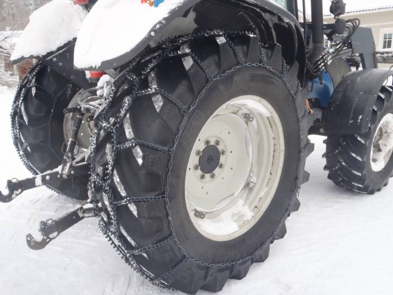 Uudet traktorin ketjut taas..
Valtra T160 Trygg Fast-Trac
Avainsanat: T160