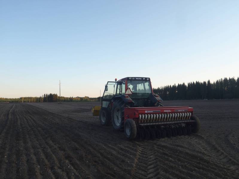 Valtra 6400
Valtra 6400 junkkari 2500
Avainsanat: 6400