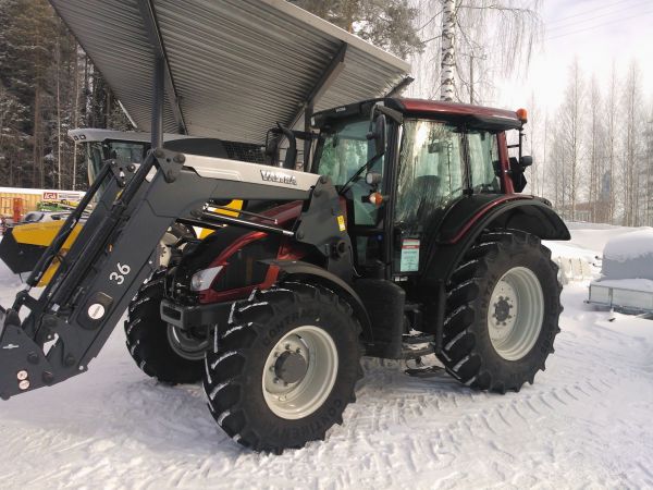 Valtra N103
Valtra N103 Oli outo ajaa valtralla kun sieltä jotain näki..
Avainsanat: N103