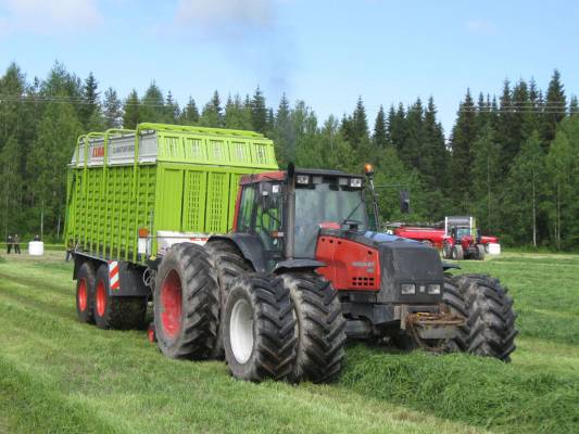 Vallu 8450 ja claas 5800
Työnäytös kesällä 2010 
Avainsanat: Claas