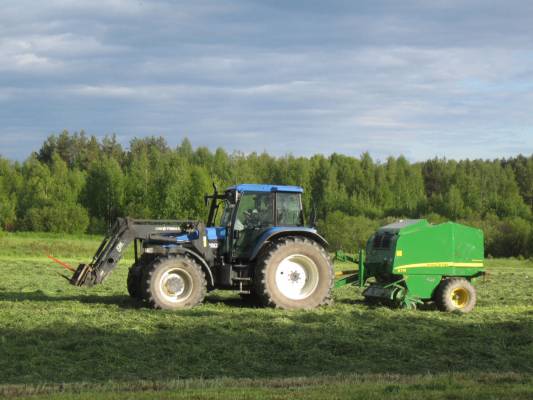 New Holland TM150 ja John deere 578
Kesä 2010 Voorti ja jontikan paalain.. 
Avainsanat: TM150