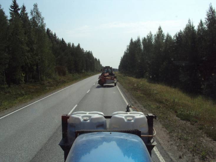 Rehun ajoa 
Kesä 2010 valtra T160 
Avainsanat: T160