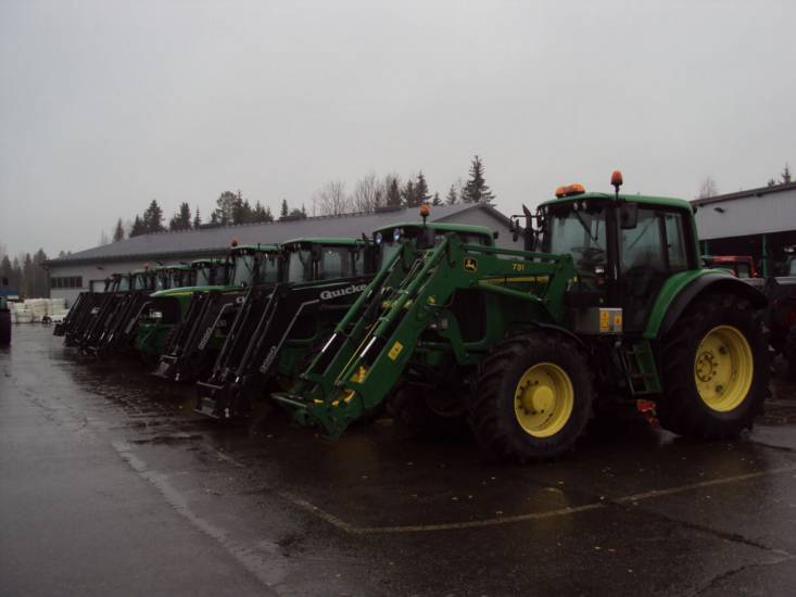 John deere 
Syksy 2010 Oli pari jontikkaa agrimarketin pihassa.. 
Avainsanat: Jontikka