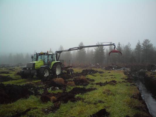 Valtra ja Hakki 92k/3970
Kivien keruuta uutismaalla
Avainsanat: valtra 8150 hakki 92k 3970