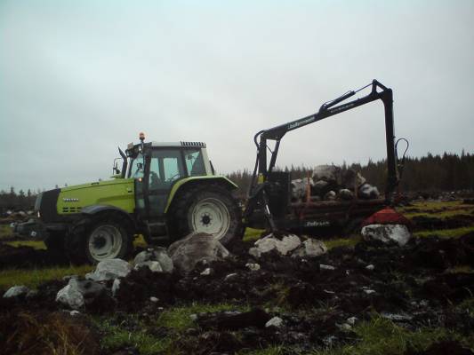 Valtra ja Hakki 92k/3970
Kivien keruuta uutismailla
Avainsanat: valtra 8150 hakki 92k 3970