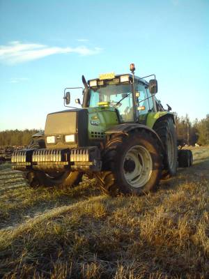 Valtra 8150
syksyinen ilta-aurinko
Avainsanat: Valtra 8150