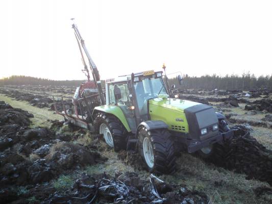 Valtra 8150 ja Hakki 92k/3970
ei se maa ollutkaan vielä routinut
Avainsanat: Valtra 8150 hakki