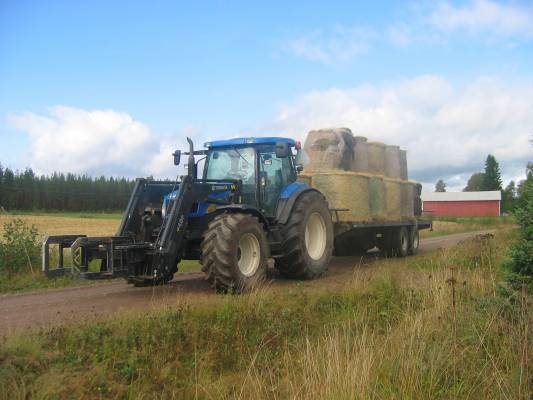 newe ja paalikuorma
ylivuotisten kuivaheinäpaalien poisto
Avainsanat: newe tsa 135 paalikärry