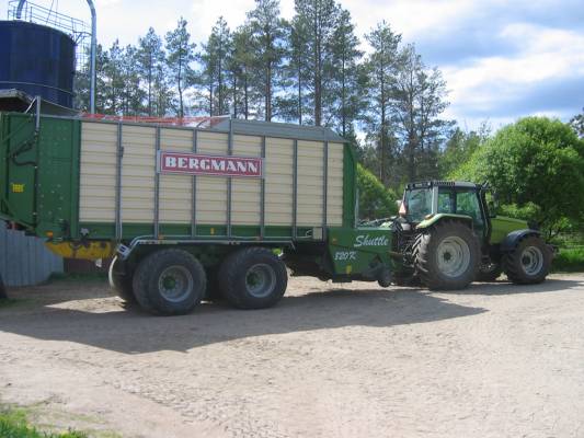 8150 ja Bergmann Shuttle 820k
sivuprofiili
Avainsanat: valtra 8150 bergmann