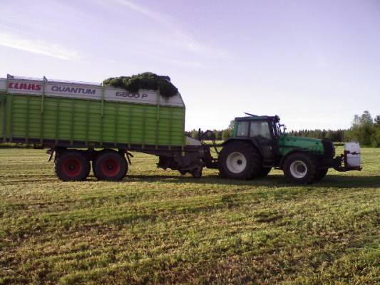 8350 ja claas quantum
rehu-urakointia vetelin suunnassa..kuorman alakua
Avainsanat: 8350 claas quantum