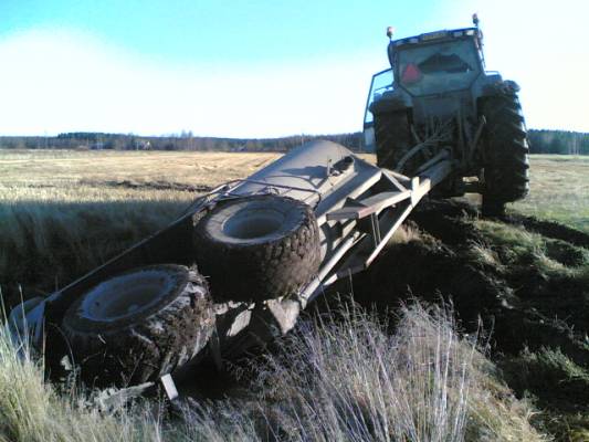 matille iski väsymys,valtra nostaa käpälää
