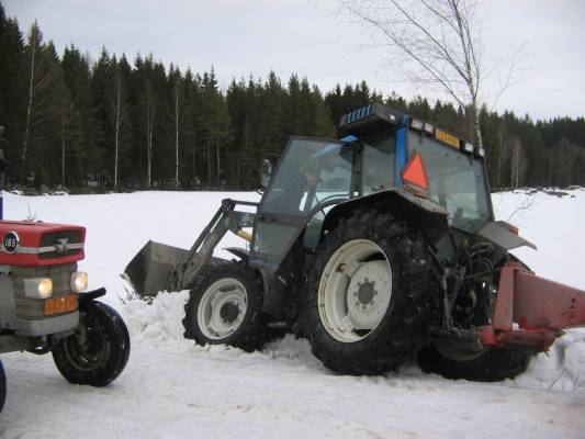 6400 Valmet
Väisti fergua
