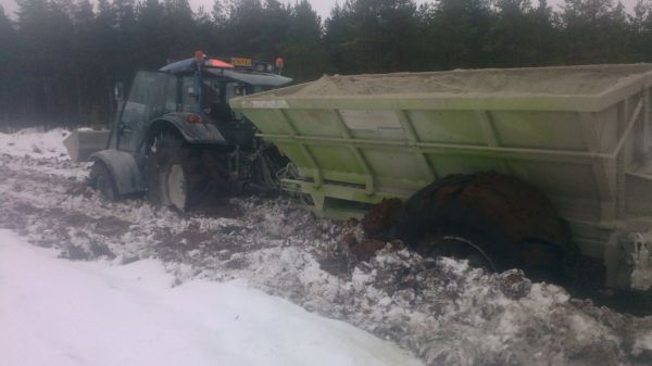 T171 ja Kapu
vuoden viimeinen päivä, ei ois näämmä saannu töihi mennä...
Avainsanat: mä mä märkää