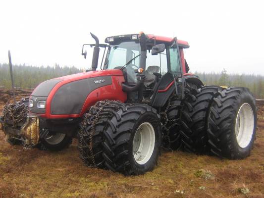 valtra T191h
kolmatta pyörää alle alko olee sen verta pehmeet senssit..
Avainsanat: valtra