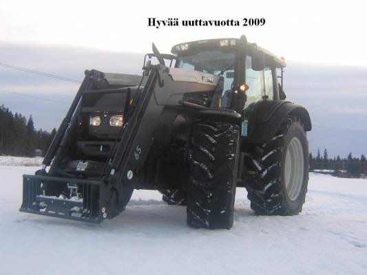 tämmönen tuli sitte teeren tilalle.
valtra t 151 eh
Avainsanat: vt151