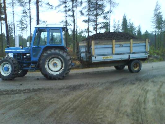 Ford 5610 ja tuhtit
Palaturve kuormaa hakemassa viime syksynä
Avainsanat: Forg tuhti