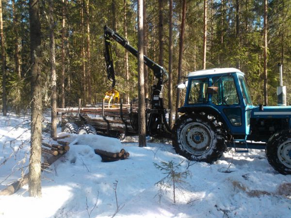 Ford ja Patruunat maastossa
Meinasi olla välillä kasat hukassa, oli sen verran paljo lunta
Avainsanat: Ford Patruuna