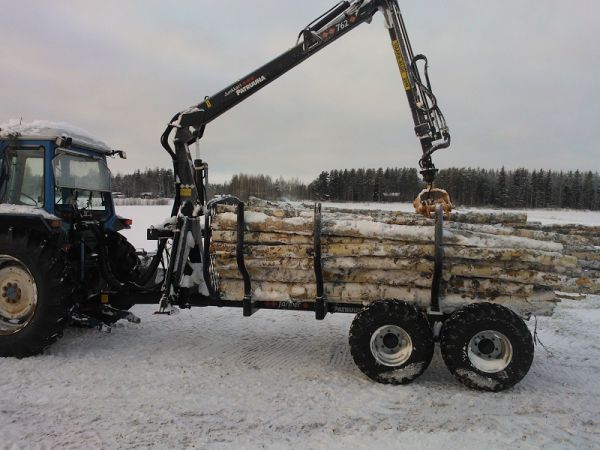 Ford 5610 ja Patruunat
Pieni koivukuorma tuli haettua kotio.
Avainsanat: Ford Patruuna