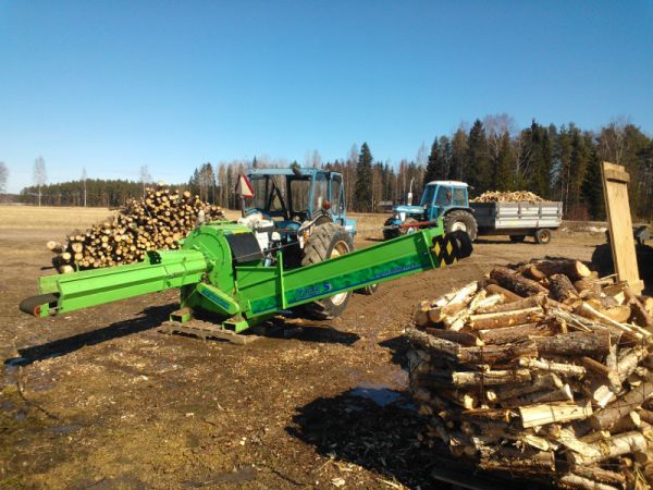 Ford 4000 ja Bilke s3
Vanhus klapi savotalla
Avainsanat: Ford Bilke